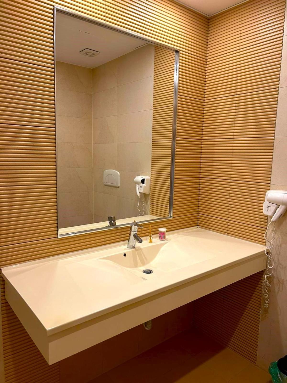 Yamaluxe Apartments - Silent & Warm With Many Facilities Boekarest Buitenkant foto