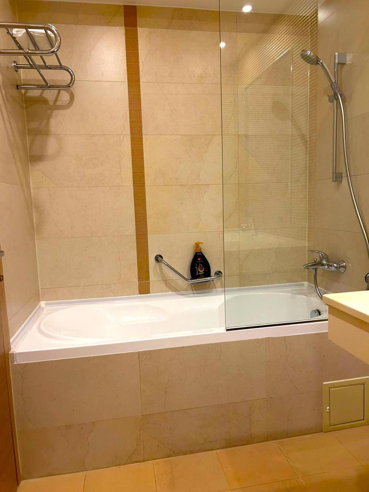 Yamaluxe Apartments - Silent & Warm With Many Facilities Boekarest Buitenkant foto